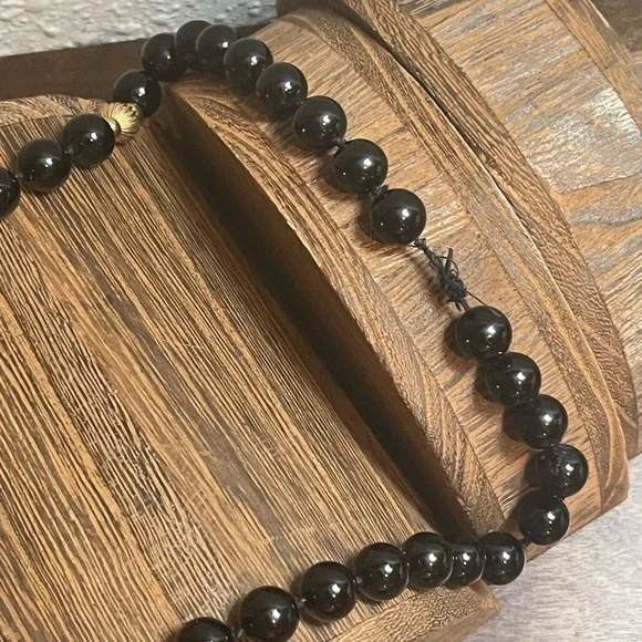 14KT Yellow Gold Beaded Station Black Onyx Beaded Necklace 34” Length - Picture 11 of 16